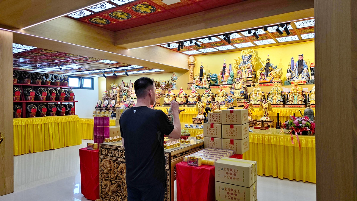 信眾夫妻透過祖師開運指引與弘法佈施,實現事業翻轉與營收成長五倍的見證