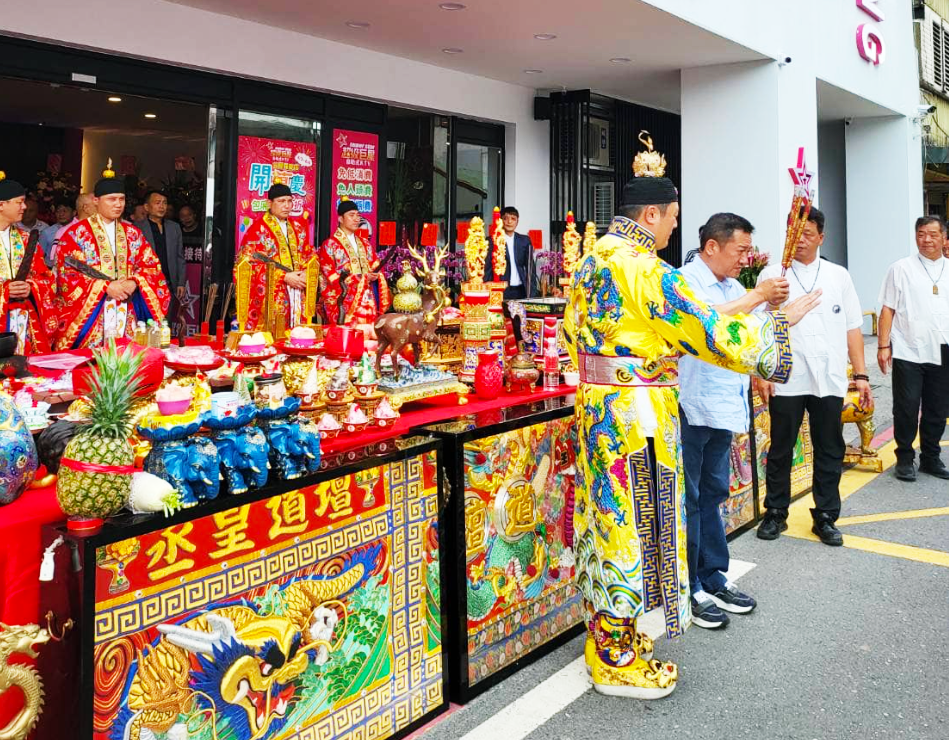超級巨星KTV宜蘭羅東店開幕，丞皇總道院林峻安老師親臨祈福法會
