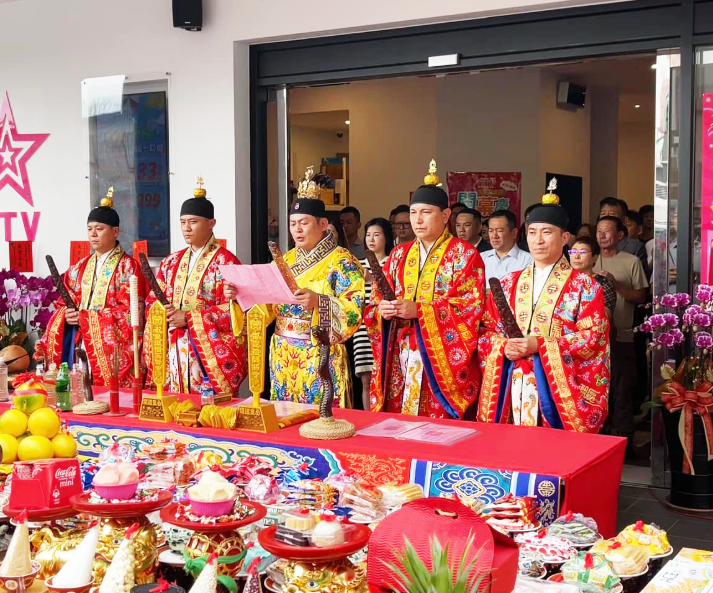 超級巨星KTV宜蘭羅東店開幕，丞皇總道院林峻安老師親臨祈福法會