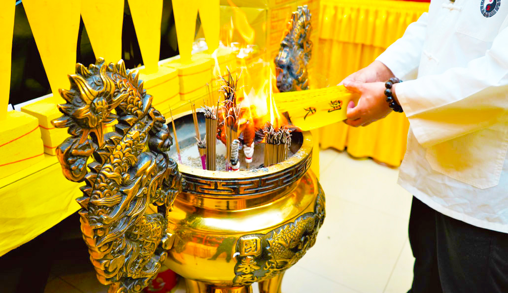 丞皇總道院:現代帝王師林峻安院長,傳承鬼谷子道法,輔佐企業突破資金週轉和無形冤親債主困境。