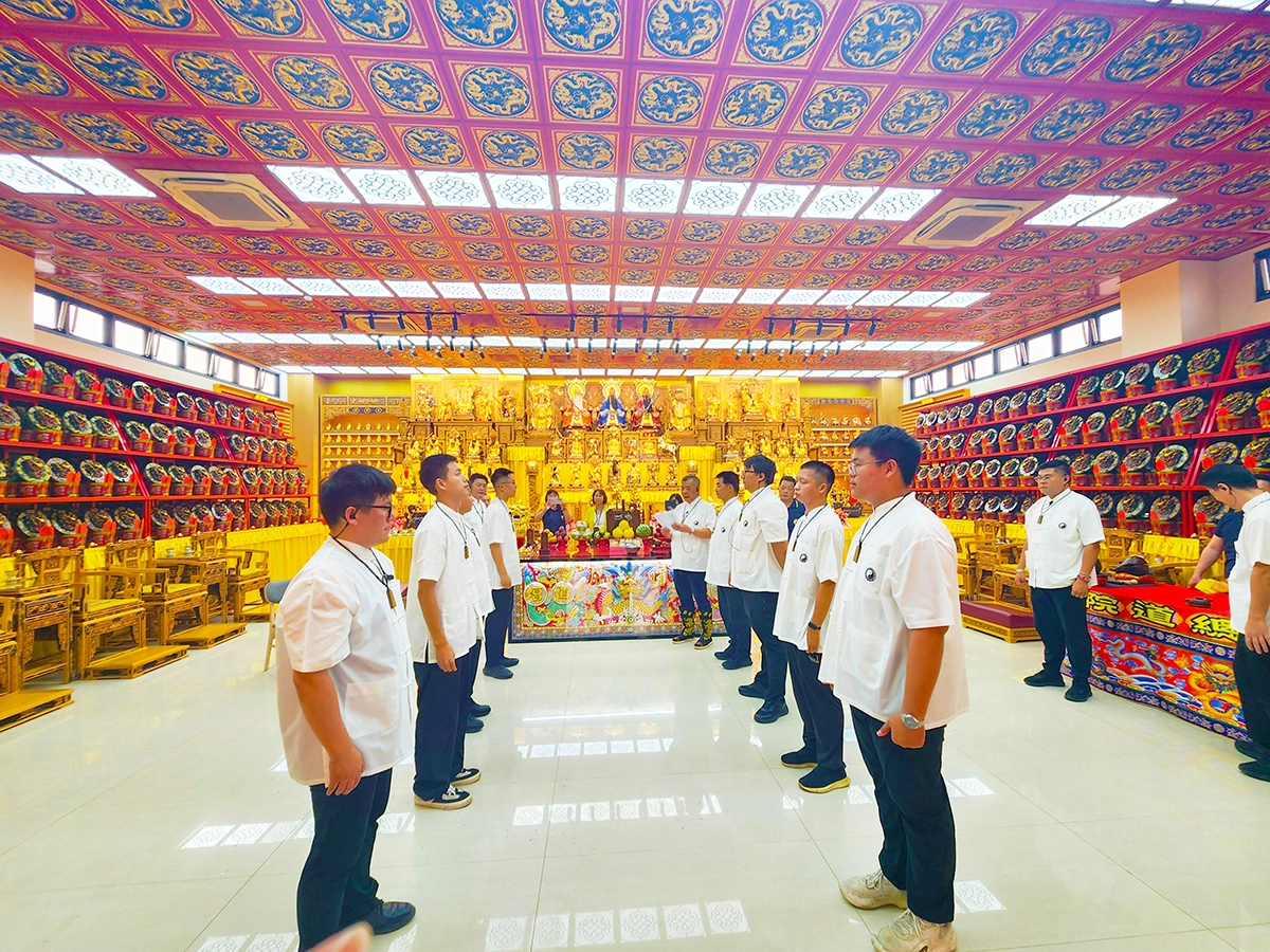 丞皇王禪祖師傳承，台中丞皇總道院弟子拜師入門，正宗道脈，助人改運。