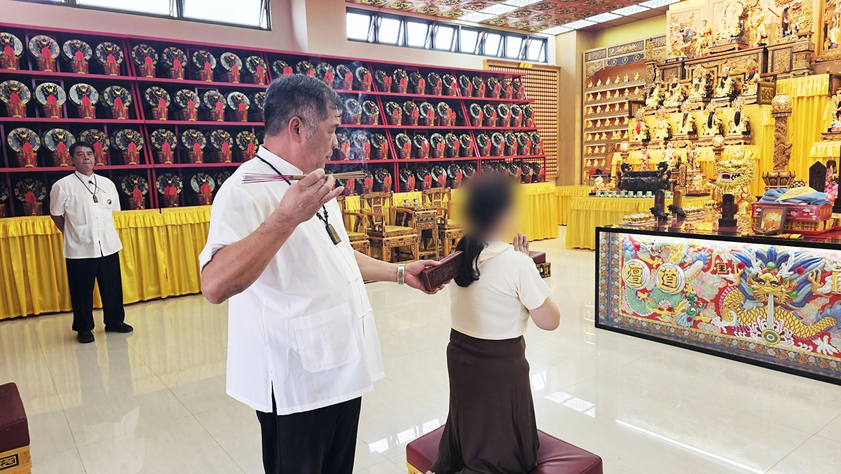 信眾透過台中丞皇總道院的個人開運與公司命名，成功讓新公司提前升格，事業迎來爆發。