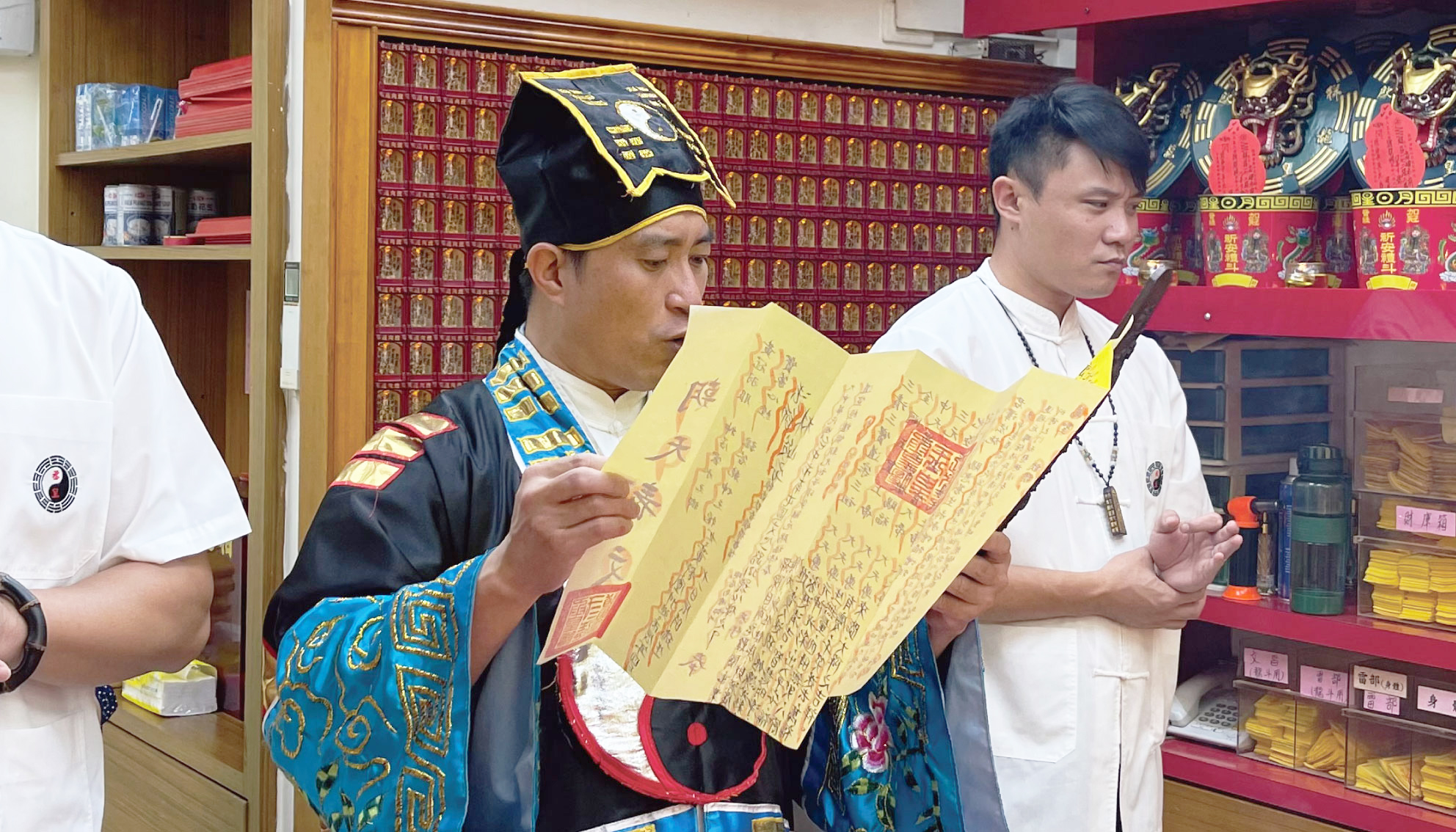 十年見證：從上班族到跨國企業主｜丞皇助 Y 女士化解冤親債主、轉運成功的真實案例