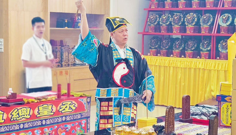 【陰債見證】鐵齒基督徒靠這招自救！天天吃安眠藥越吃越重，法會調理第三天驚人減量、眼神重現亮光！