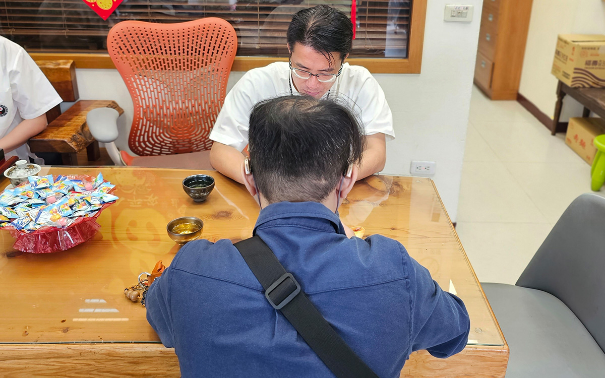 上億資產卻吝嗇迴向往生者，十幾筊不過杯！概率學在玄學面前沒有作用！