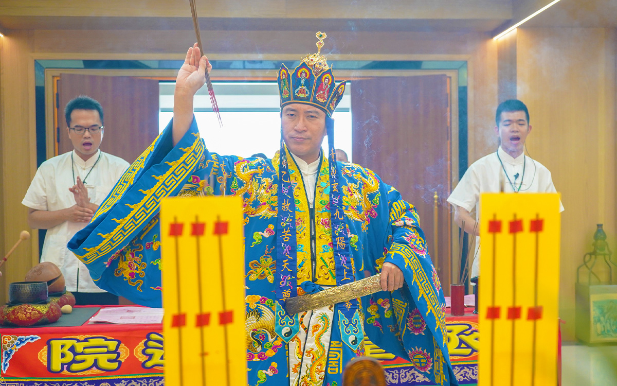 真實見證】Z先生的開運故事：從陰債纏身到事業翻轉 | 陰債,開運,轉運,祖先,家運